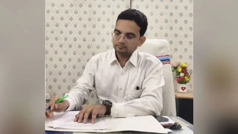 नवपदस्थापित अनुमंडल पदाधिकारी डॉ. अनंत कुमार | Prabhat Khabar Network नवपदस्थापित अनुमंडल पदाधिकारी डॉ. अनंत कुमार | Prabhat Khabar Network