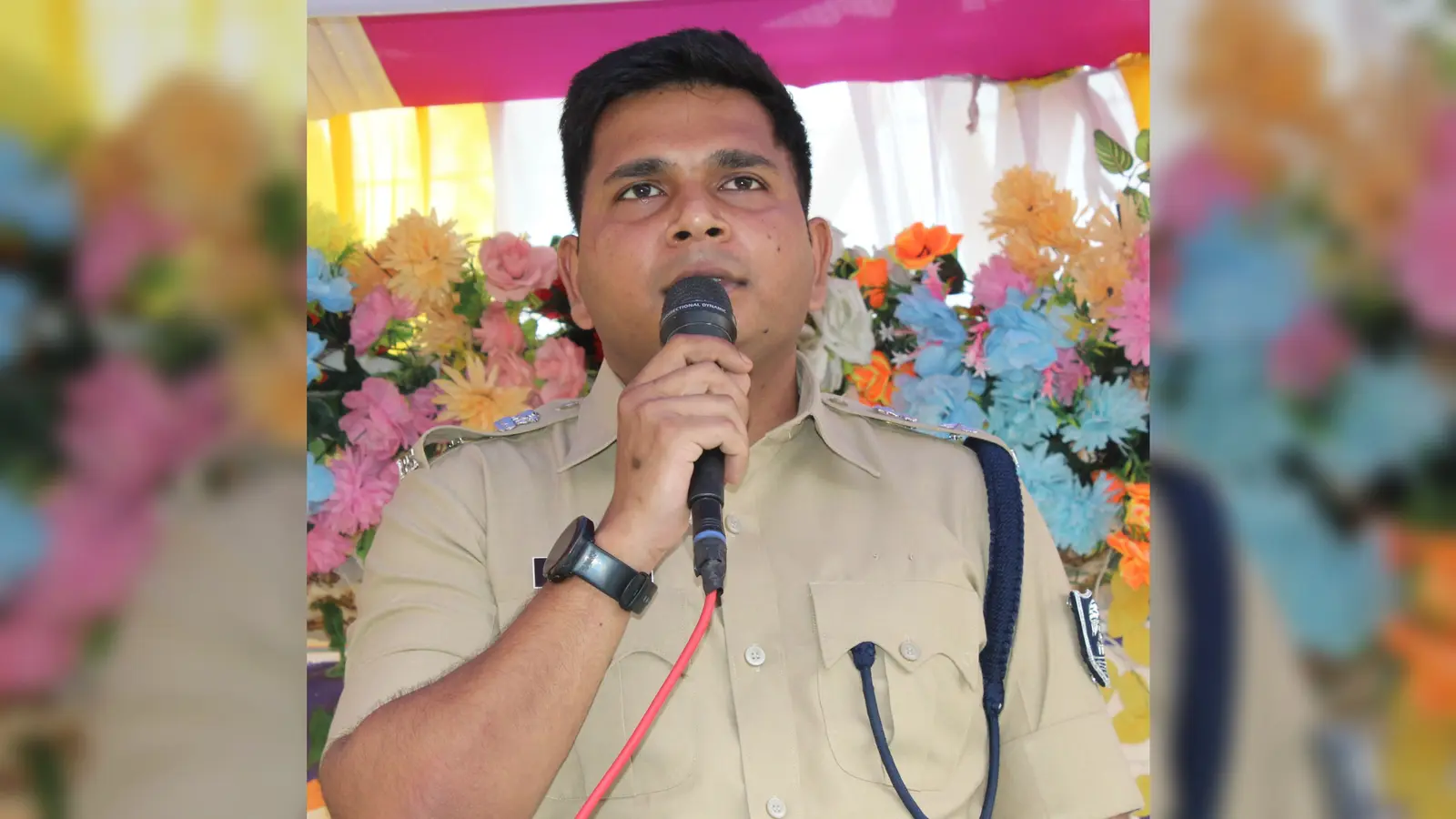 सहयोग शिविर को संबोधित करते एसपी व डीएम ---- मौजूद लोग | Prabhat Khabar Network सहयोग शिविर को संबोधित करते एसपी व डीएम ---- मौजूद लोग | Prabhat Khabar Network
