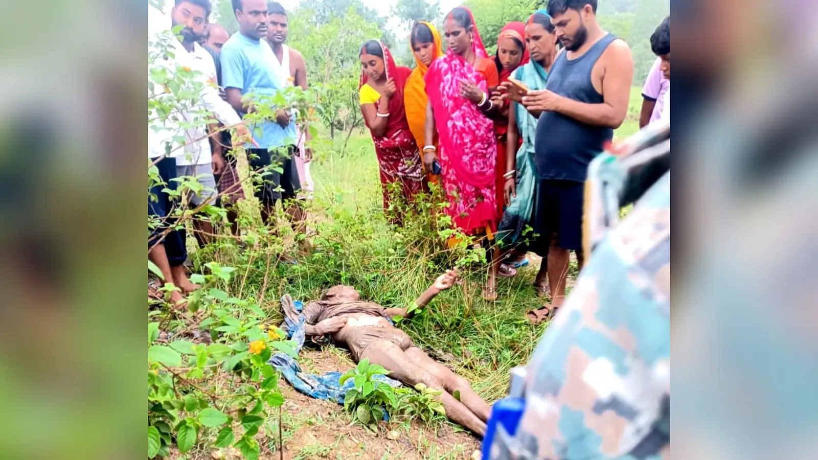 फोटो कैप्शन 21 बरकट्ठा 1 में - हाथी के हमले में मारा गया चिंतामणि साव का शव. | Prabhat Khabar Network फोटो कैप्शन 21 बरकट्ठा 1 में - हाथी के हमले में मारा गया चिंतामणि साव का शव. | Prabhat Khabar Network