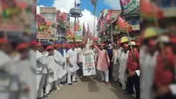 दिल्ली लाठीचार्ज के विरोध में सपा कार्यकर्ताओं ने मुंगेर में किया प्रदर्शन, फूंका पुतला