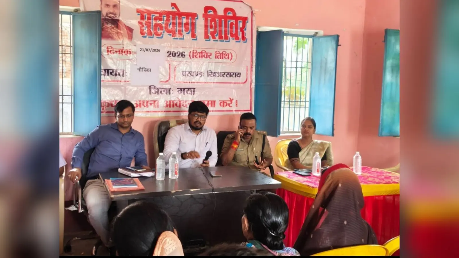 सहयोग शिविर नौडीहा में पहुंचे एस डी ओ | Prabhat Khabar Network सहयोग शिविर नौडीहा में पहुंचे एस डी ओ | Prabhat Khabar Network