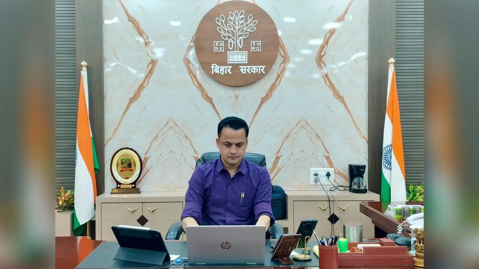 डीएम आनंद शर्मा | Prabhat Khabar Network डीएम आनंद शर्मा | Prabhat Khabar Network