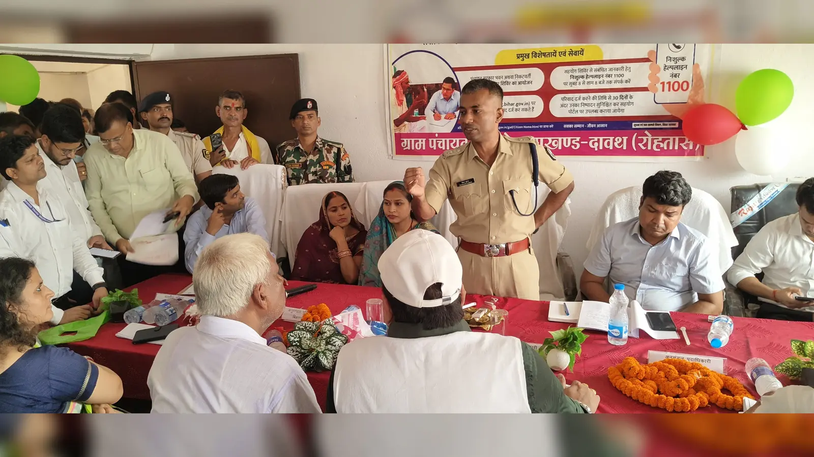 शिविर में सड़क सुरक्षा पर विशेष जानकारी देते एसपी | Prabhat Khabar Network शिविर में सड़क सुरक्षा पर विशेष जानकारी देते एसपी | Prabhat Khabar Network