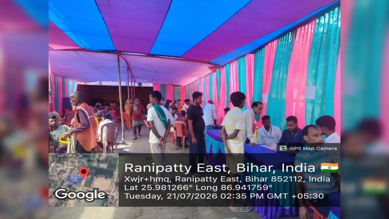 सहयोग शिविर में लोगों कि शिकायत दर्ज करते | Prabhat Khabar Network सहयोग शिविर में लोगों कि शिकायत दर्ज करते | Prabhat Khabar Network