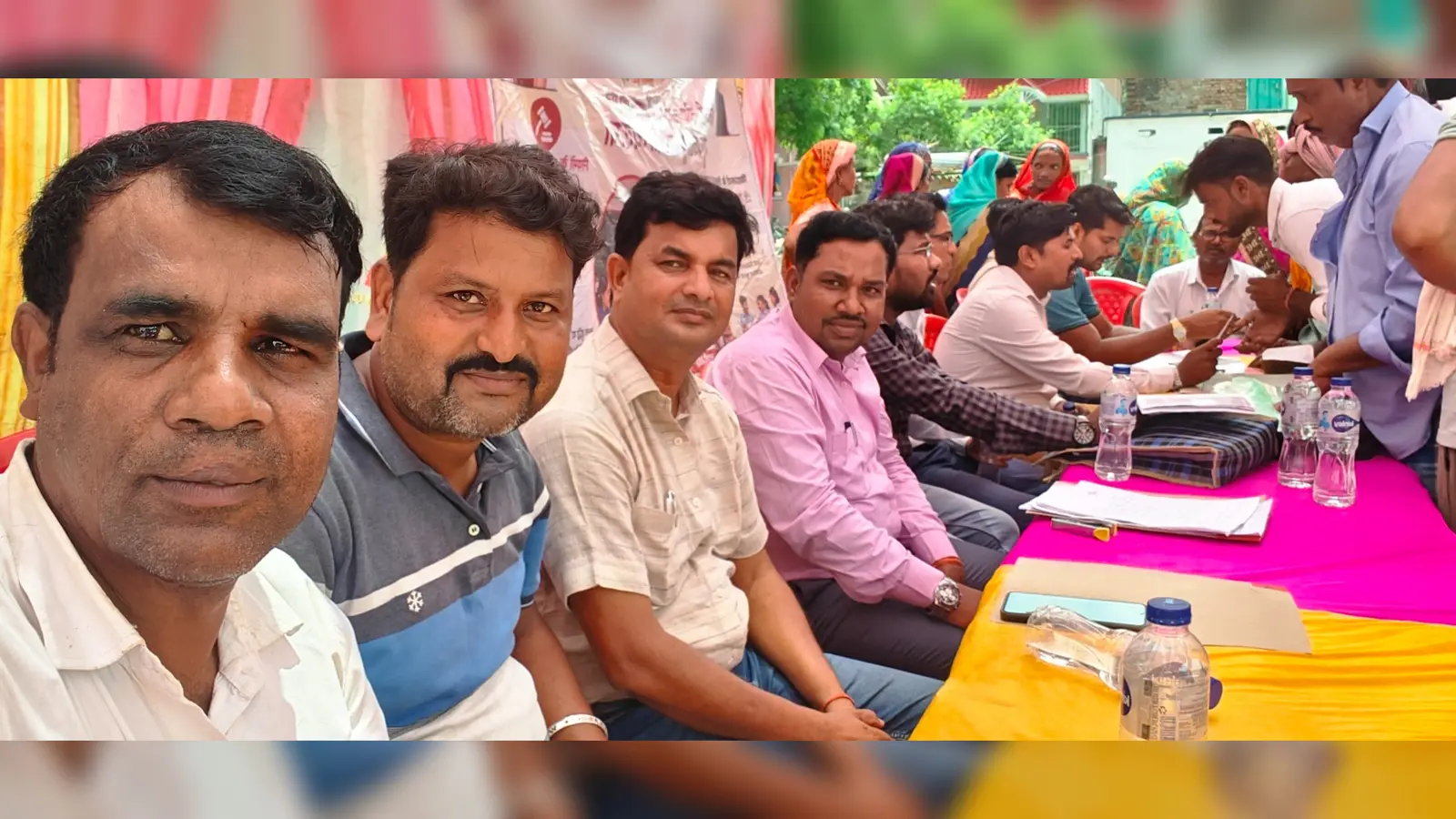 सहयोग शिविर में मौजूद लोग | Prabhat Khabar Network सहयोग शिविर में मौजूद लोग | Prabhat Khabar Network
