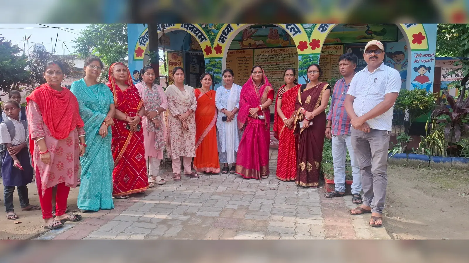 विद्यालय की प्राचार्य के साथ शिक्षक-शिक्षिकाएं | Prabhat Khabar Network विद्यालय की प्राचार्य के साथ शिक्षक-शिक्षिकाएं | Prabhat Khabar Network