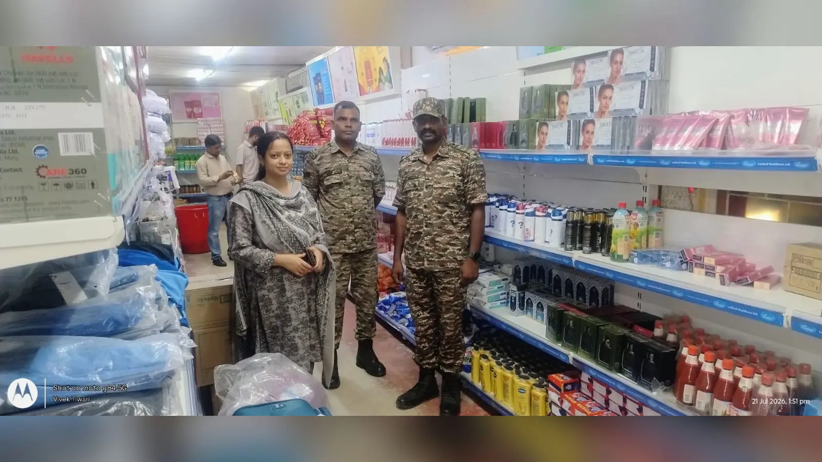 गढ़वा में खाद्य सुरक्षा टीम की बड़ी कार्रवाई: 300 कैरट एक्सपायरी कोल्ड ड्रिंक सील, मिलावटी पनीर जब्त | Prabhat Khabar Network गढ़वा में खाद्य सुरक्षा टीम की बड़ी कार्रवाई: 300 कैरट एक्सपायरी कोल्ड ड्रिंक सील, मिलावटी पनीर जब्त | Prabhat Khabar Network