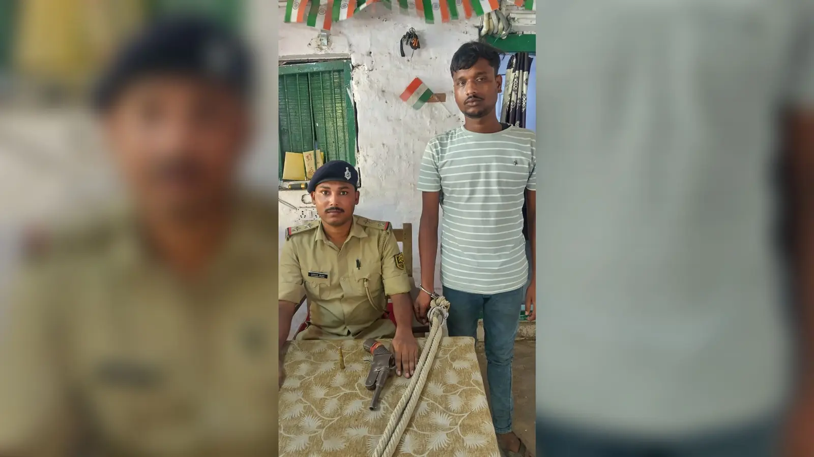 देशी काट्टा व जिंदा कारतुस के साथ गिरफ्तार युवक | Prabhat Khabar Network देशी काट्टा व जिंदा कारतुस के साथ गिरफ्तार युवक | Prabhat Khabar Network