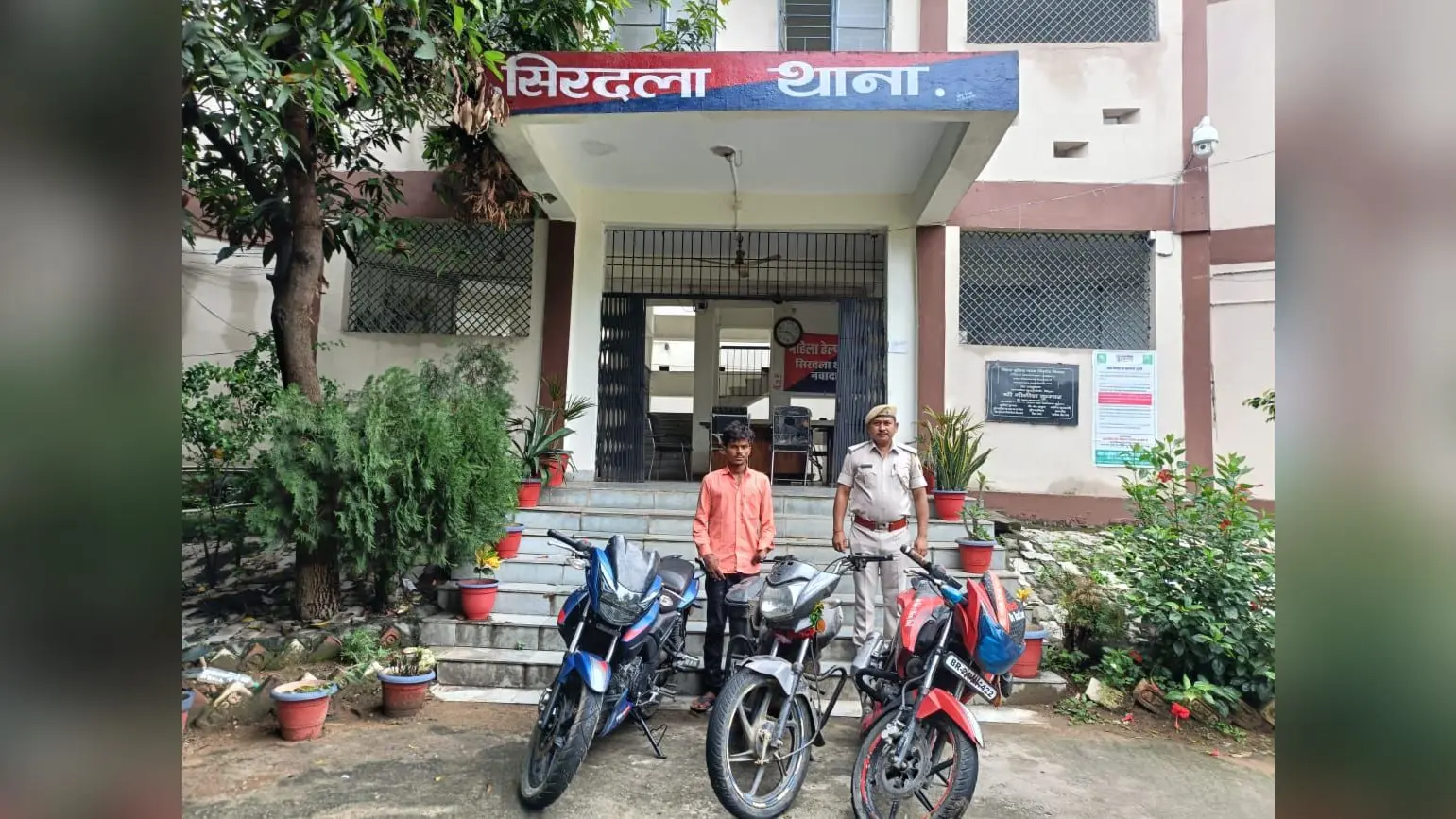 कैप्शन :- चोरी मोटरसकिल के साथ एक गिरफ्तार | Prabhat Khabar Network कैप्शन :- चोरी मोटरसकिल के साथ एक गिरफ्तार | Prabhat Khabar Network