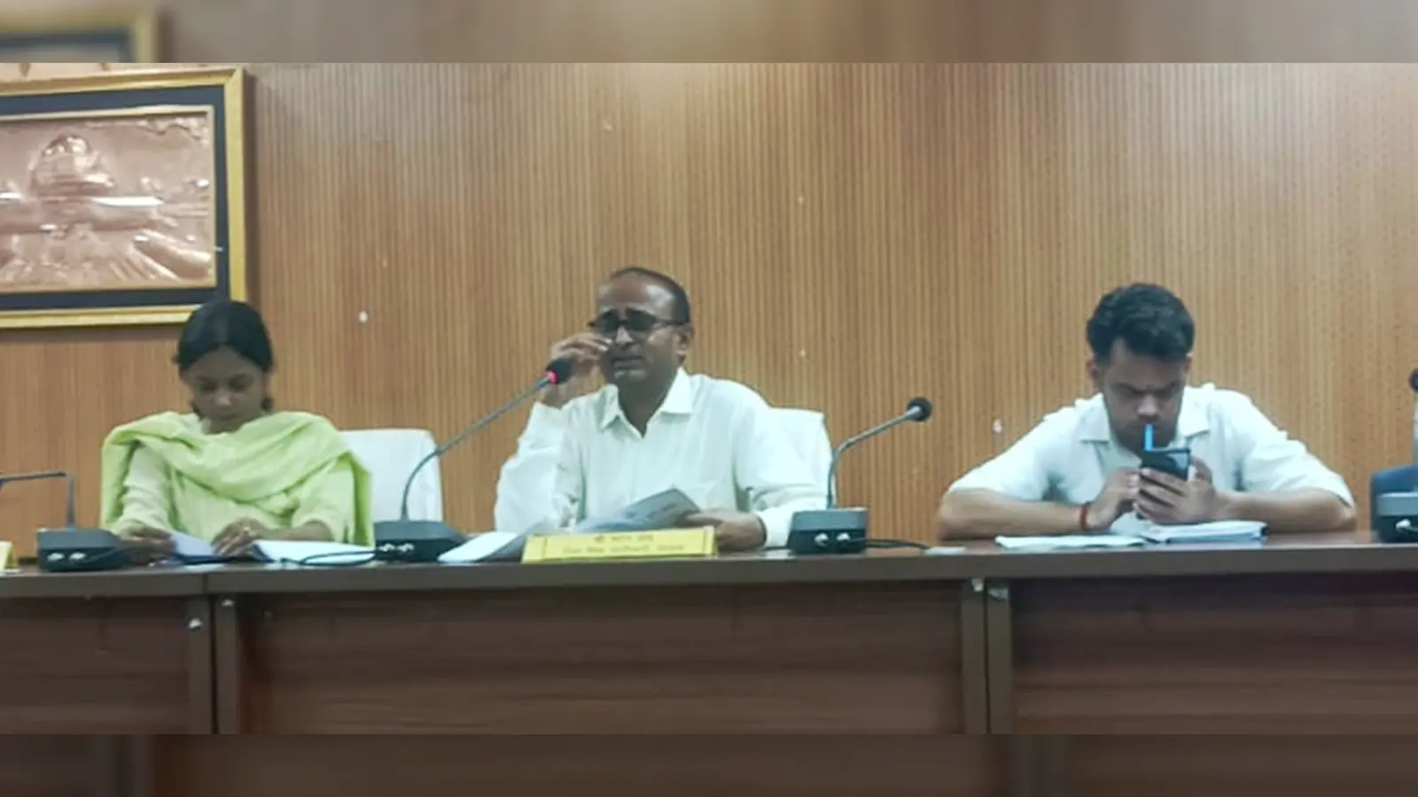फोटो - परीक्षा के सफल एवं कदाचारमुक्त संचालन को लेकर आयोजित ब्रीफिंग बैठक में शामिल अधिकारी व केन्द्राधीक्षक. | Prabhat Khabar Network फोटो - परीक्षा के सफल एवं कदाचारमुक्त संचालन को लेकर आयोजित ब्रीफिंग बैठक में शामिल अधिकारी व केन्द्राधीक्षक. | Prabhat Khabar Network