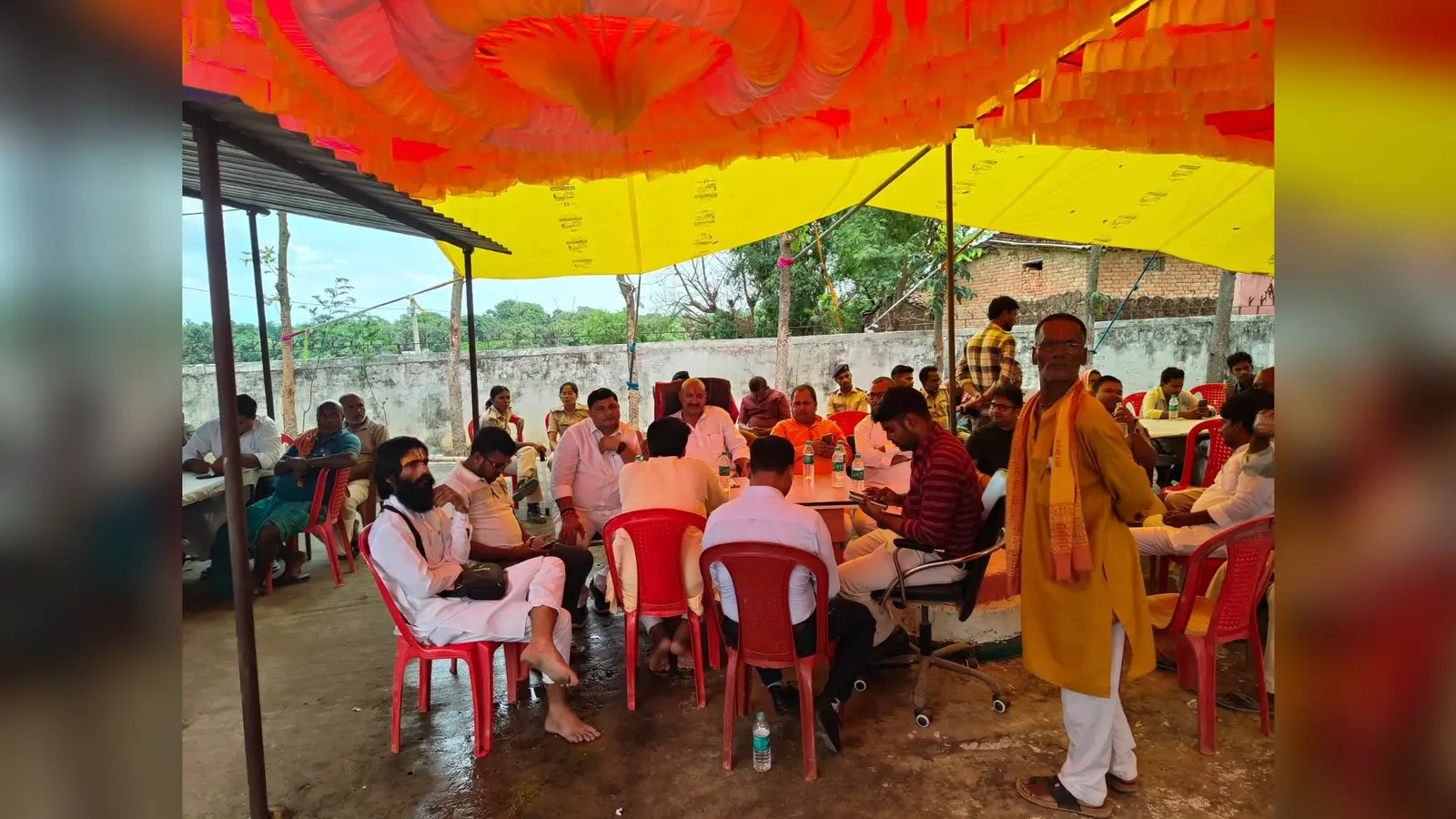 शिवराम में आयोजित सहयोग शिविर में उमड़ी लोगों की भीड़ | Prabhat Khabar Network शिवराम में आयोजित सहयोग शिविर में उमड़ी लोगों की भीड़ | Prabhat Khabar Network