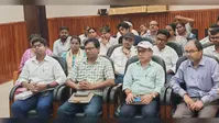डीएम का बड़ा फैसला, हाजिरी नहीं तो वेतन नहीं... नशीली दवाओं की बिक्री पर भी सख्त कार्रवाई के निर्देश