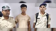 वैशाली: सदर थाना क्षेत्र से अवैध हथियार और भारी मात्रा में विदेशी शराब के साथ एक आरोपित गिरफ्तार, दूसरा फरार