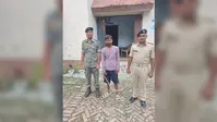 नवादा: पकरीबरावां में जम्हड़ीया पुल पर पुलिस की कार्रवाई, 55 लीटर देसी शराब के साथ धंधेबाज गिरफ्तार