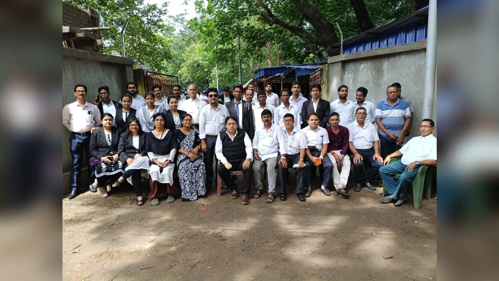 आसनसोल जिला कोर्ट में धरने पर बैठे अधिवक्ता | Prabhat Khabar Network आसनसोल जिला कोर्ट में धरने पर बैठे अधिवक्ता | Prabhat Khabar Network