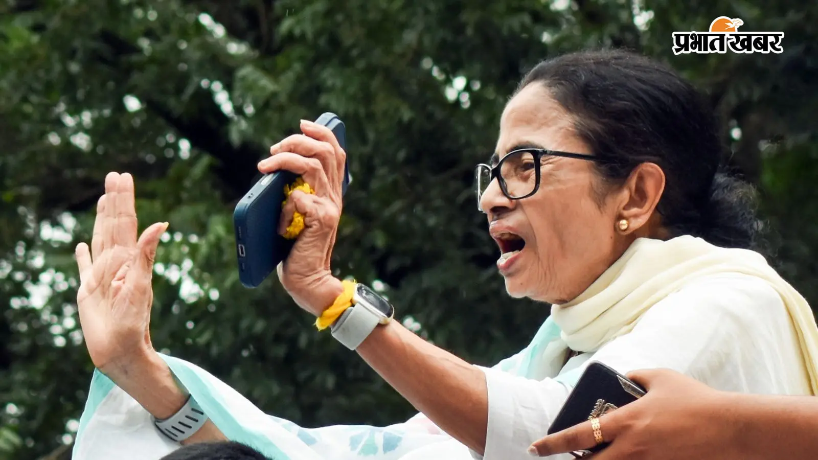 बिरला तारामंडल के पास शहीद दिवस रैली (एकुशे जुलाई) में ममता बनर्जी. बिरला तारामंडल के पास शहीद दिवस रैली (एकुशे जुलाई) में ममता बनर्जी.