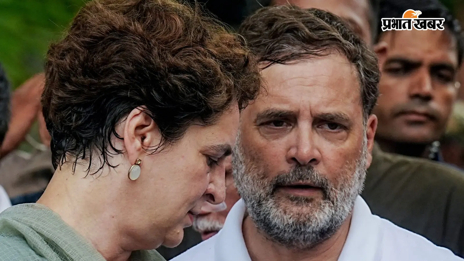 विरोध प्रदर्शन के दौरान राहुल गांधी और प्रियंका गांधी, फोटो पीटीआई विरोध प्रदर्शन के दौरान राहुल गांधी और प्रियंका गांधी, फोटो पीटीआई