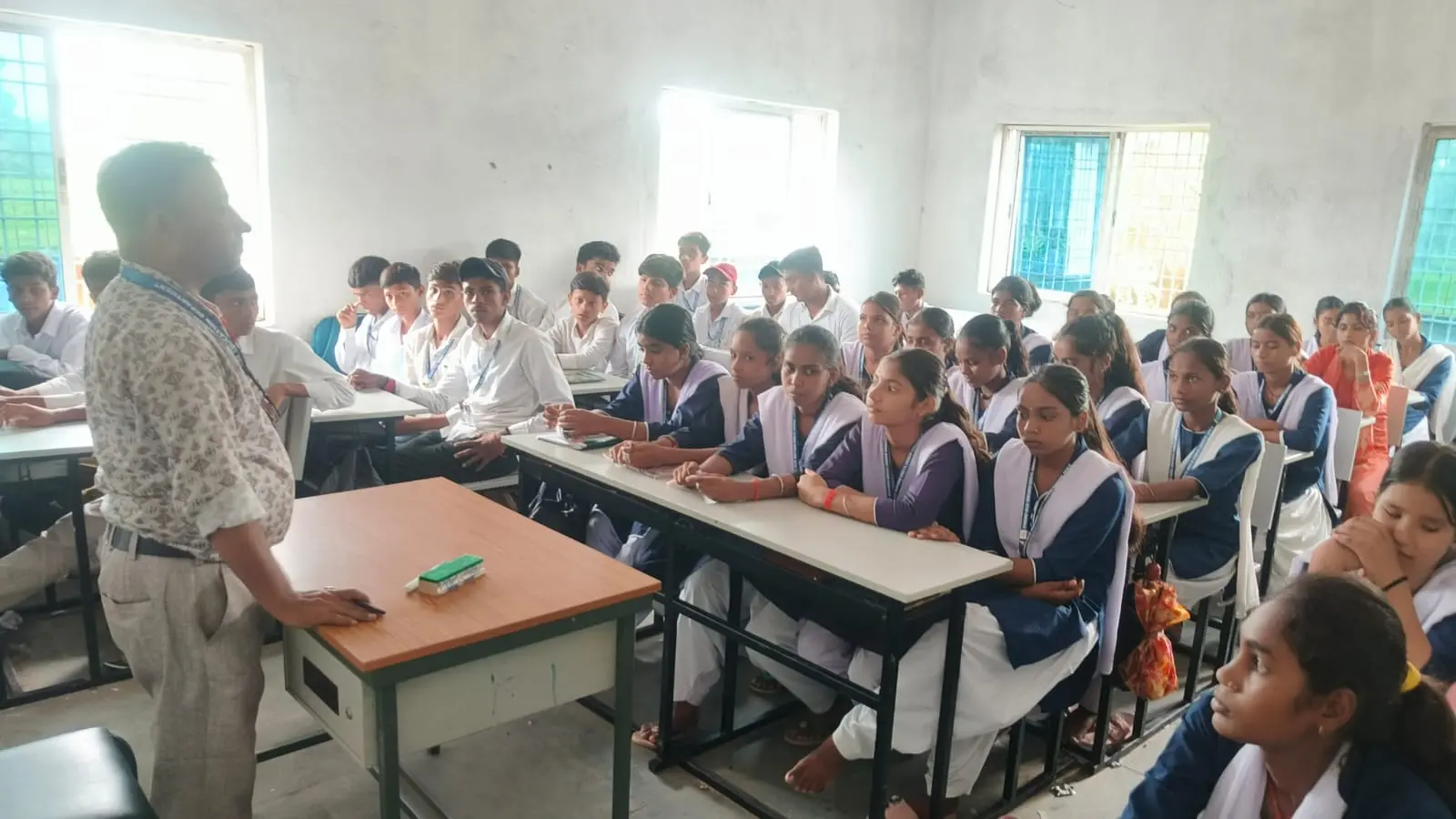 साइबर मंगलवार के तहत आयोजित जागरूकता कार्यक्रम में स्टूडेंट्स | Prabhat Khabar Network साइबर मंगलवार के तहत आयोजित जागरूकता कार्यक्रम में स्टूडेंट्स | Prabhat Khabar Network