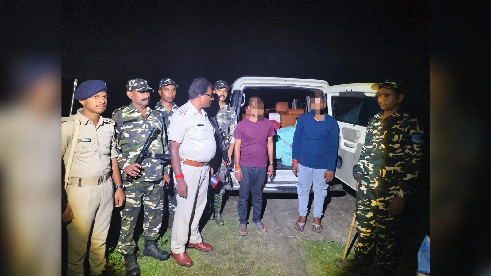 फोटो कैप्शन - पुलिस और SSB की गिरफ्त में शराब, स्कॉर्पियो और तस्कर | Prabhat Khabar Network फोटो कैप्शन - पुलिस और SSB की गिरफ्त में शराब, स्कॉर्पियो और तस्कर | Prabhat Khabar Network
