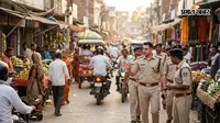 बेतिया के बाजारों में अचानक पहुंचे एसएसपी, ट्रैफिक और सुरक्षा व्यवस्था देखकर अधिकारियों को दिए निर्देश