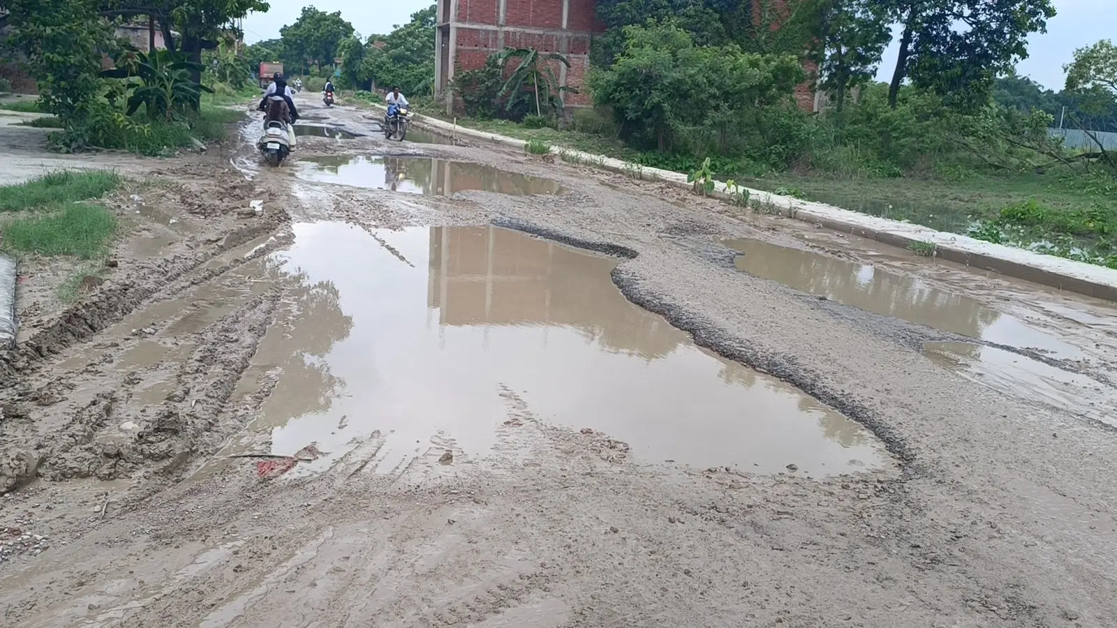 मैरवा से धरनी छापर सड़क में निर्माण कार्य हुआ शुरू | Prabhat Khabar Network मैरवा से धरनी छापर सड़क में निर्माण कार्य हुआ शुरू | Prabhat Khabar Network