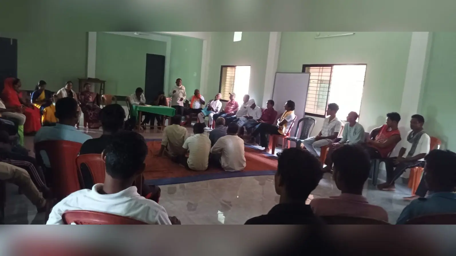 कुचाई के मुंडा-मानकी भवन में आयोजित बैठक में पहुंचे विभिन्न संगठनों के प्रतिनिधि | Prabhat Khabar Network कुचाई के मुंडा-मानकी भवन में आयोजित बैठक में पहुंचे विभिन्न संगठनों के प्रतिनिधि | Prabhat Khabar Network
