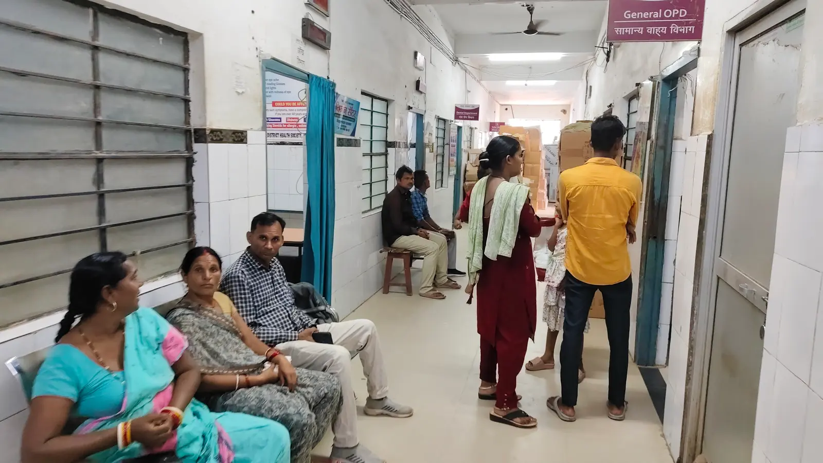 चिकित्सक के इंतजार में बैठे मरीज, खाली पड़ा चिकित्सक कक्ष एवं बंद पड़ा ओपीडी का रजिस्ट्रेशन काउंटर | Prabhat Khabar Network चिकित्सक के इंतजार में बैठे मरीज, खाली पड़ा चिकित्सक कक्ष एवं बंद पड़ा ओपीडी का रजिस्ट्रेशन काउंटर | Prabhat Khabar Network