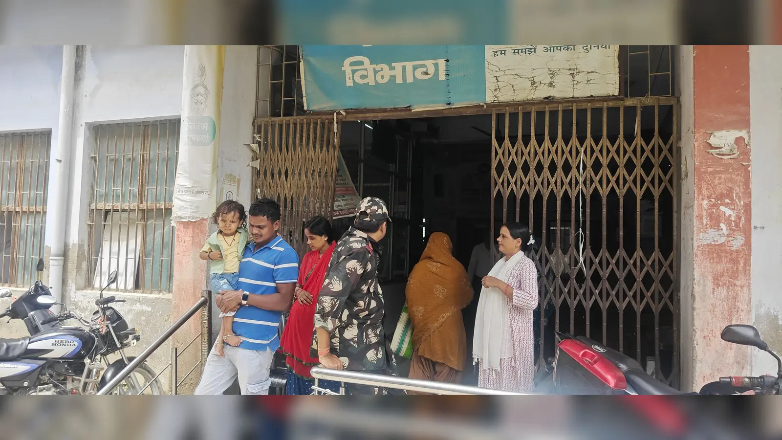 ओपीडी से बाहर निकलते मरीज, इमरजेंसी में सेवा दे रहे डॉक्टर | Prabhat Khabar Network ओपीडी से बाहर निकलते मरीज, इमरजेंसी में सेवा दे रहे डॉक्टर | Prabhat Khabar Network