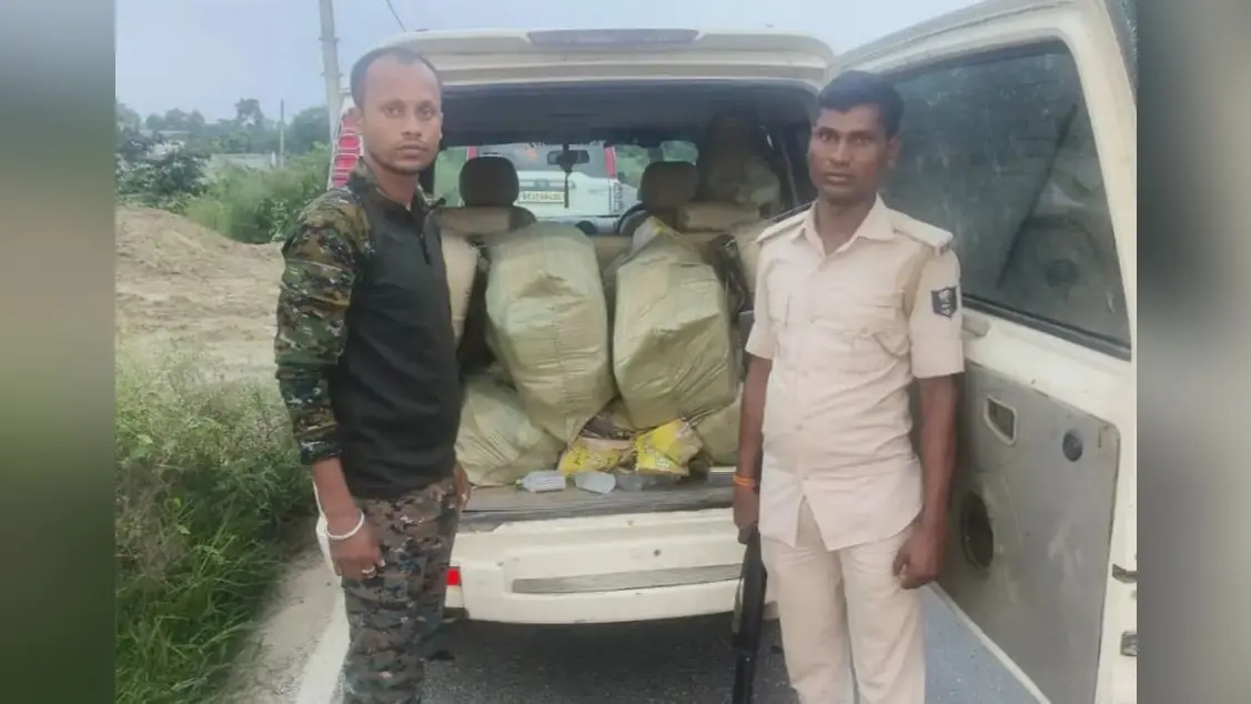फ़ोटो परिचय: उत्पाद विभाग द्वारा जब्त स्कोर्पियो में लदा शराब के बोरी | Prabhat Khabar Network फ़ोटो परिचय: उत्पाद विभाग द्वारा जब्त स्कोर्पियो में लदा शराब के बोरी | Prabhat Khabar Network