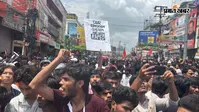 Patna Student Protest Live : राजभवन मार्च के लिए निकले छात्रों पर पुलिस का लाठीचार्ज