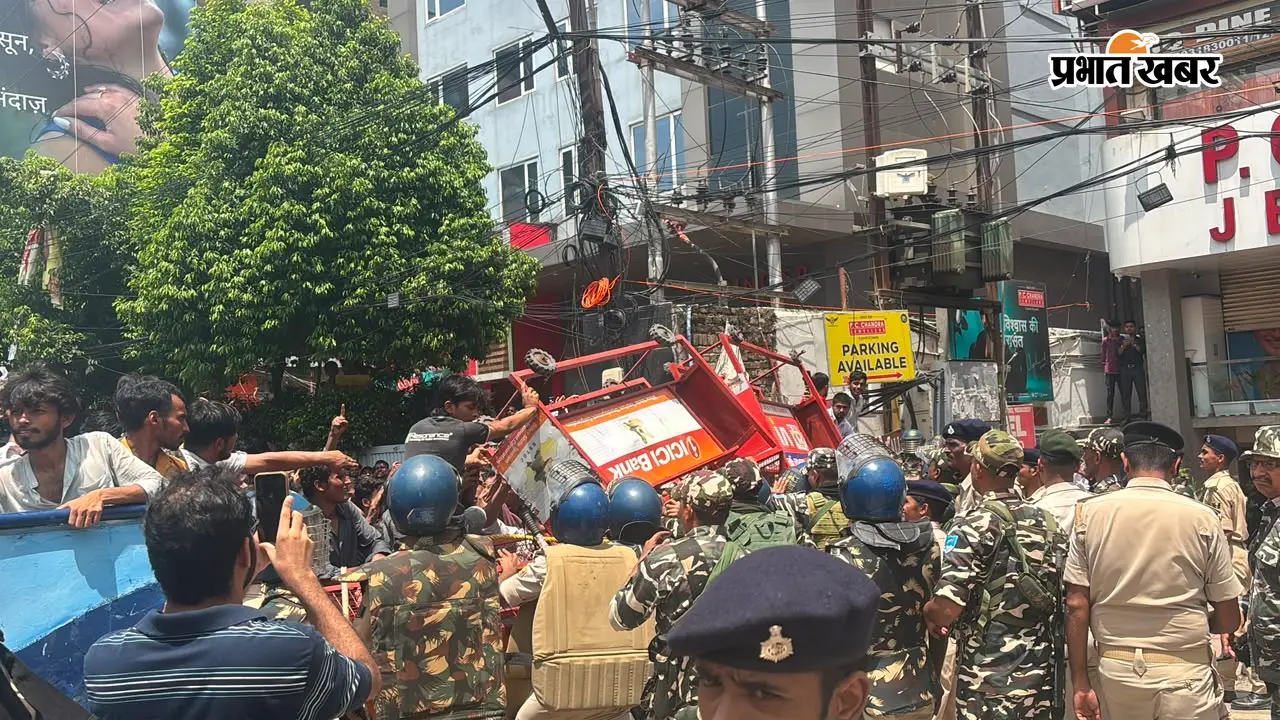 Patna Student Protest Live : बीजेपी विधायक पर हमला, प्रदर्शकारियों को हिरासत में लेने का आदेश