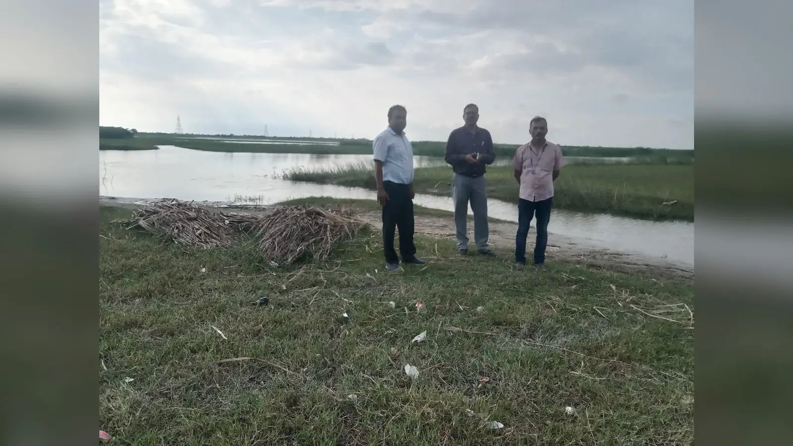 तटबंध के अंदर जिला पशुपालन पदाधिकारी | Prabhat Khabar Network तटबंध के अंदर जिला पशुपालन पदाधिकारी | Prabhat Khabar Network