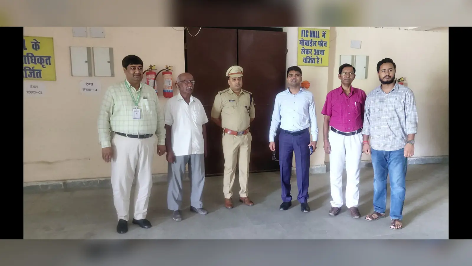 वेयरा हाउस के निरीक्षण के दौरान डीएम व एसपी | Prabhat Khabar Network वेयरा हाउस के निरीक्षण के दौरान डीएम व एसपी | Prabhat Khabar Network