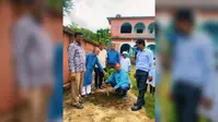प्रधान शिक्षक के एक वर्ष पूरे होने पर विद्यालय में हुआ वृक्षारोपण व तिथि भोज
