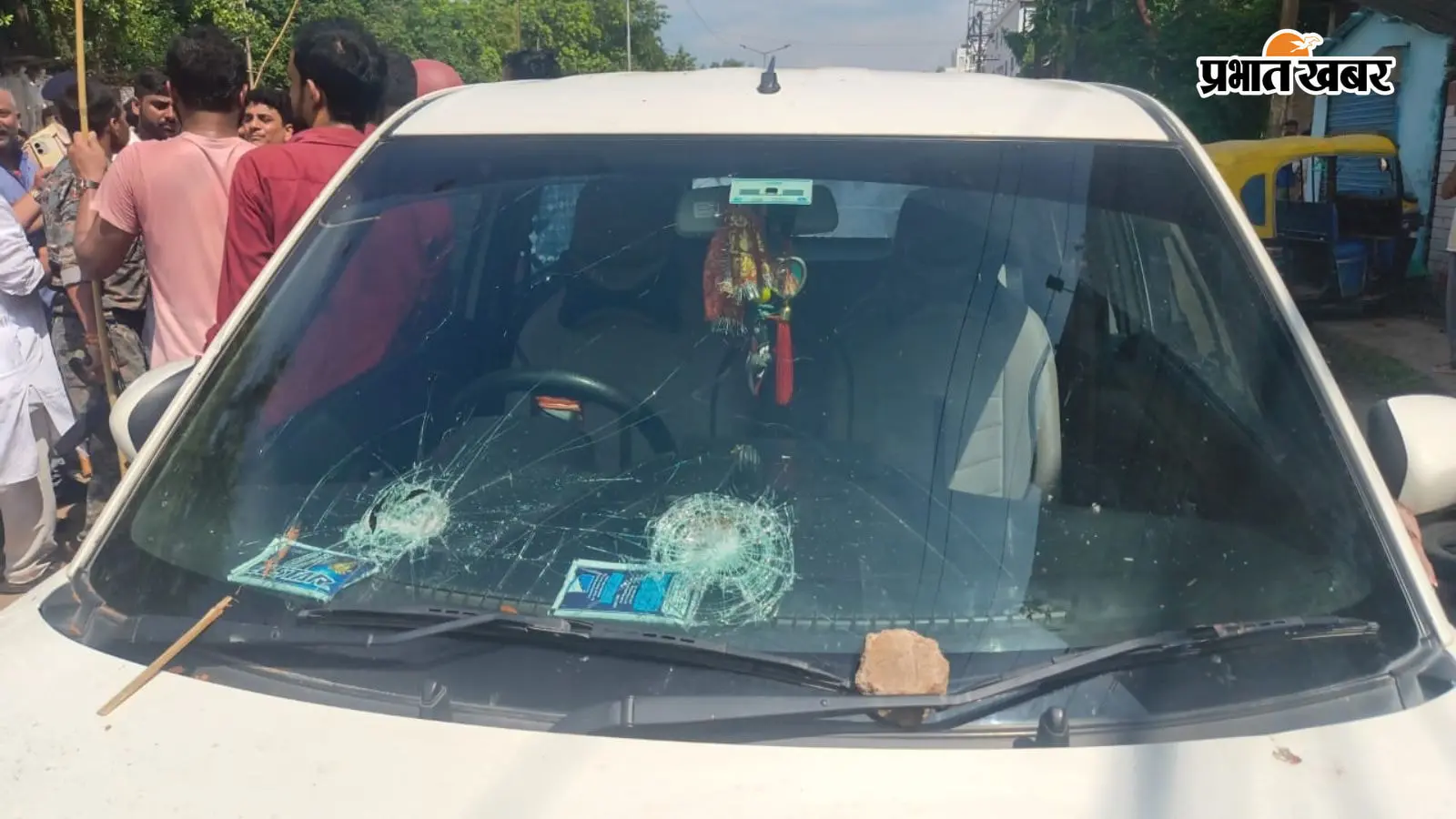 क्षतिग्रस्त गाड़ी क्षतिग्रस्त गाड़ी