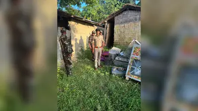 बगहा: गोबर्धना पुलिस की बड़ी कार्रवाई, दो फरार अभियुक्तों के घर कुर्की-जब्ती