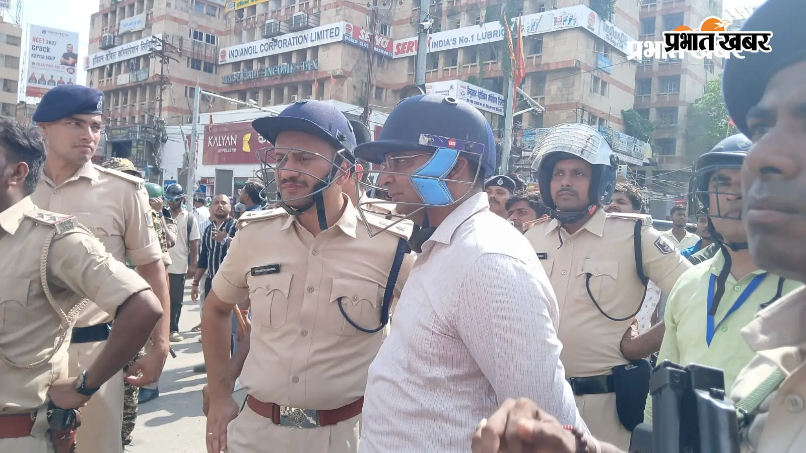 पटना में छात्र प्रदर्शन: डाकबंगला चौराहे पर तनाव पटना में छात्र प्रदर्शन: डाकबंगला चौराहे पर तनाव