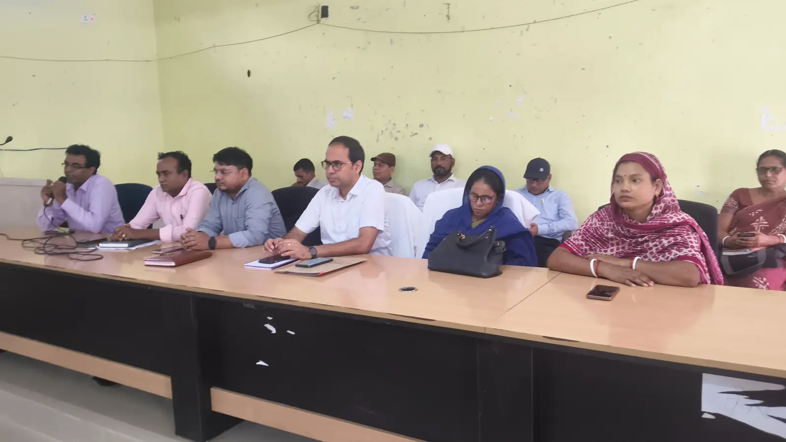 फोटो - बारसोई पंसस की बैठक में उपस्थित प्रखंड प्रमुख, पदाधिकारी एवं जनप्रतिनिधि गण | Prabhat Khabar Network फोटो - बारसोई पंसस की बैठक में उपस्थित प्रखंड प्रमुख, पदाधिकारी एवं जनप्रतिनिधि गण | Prabhat Khabar Network