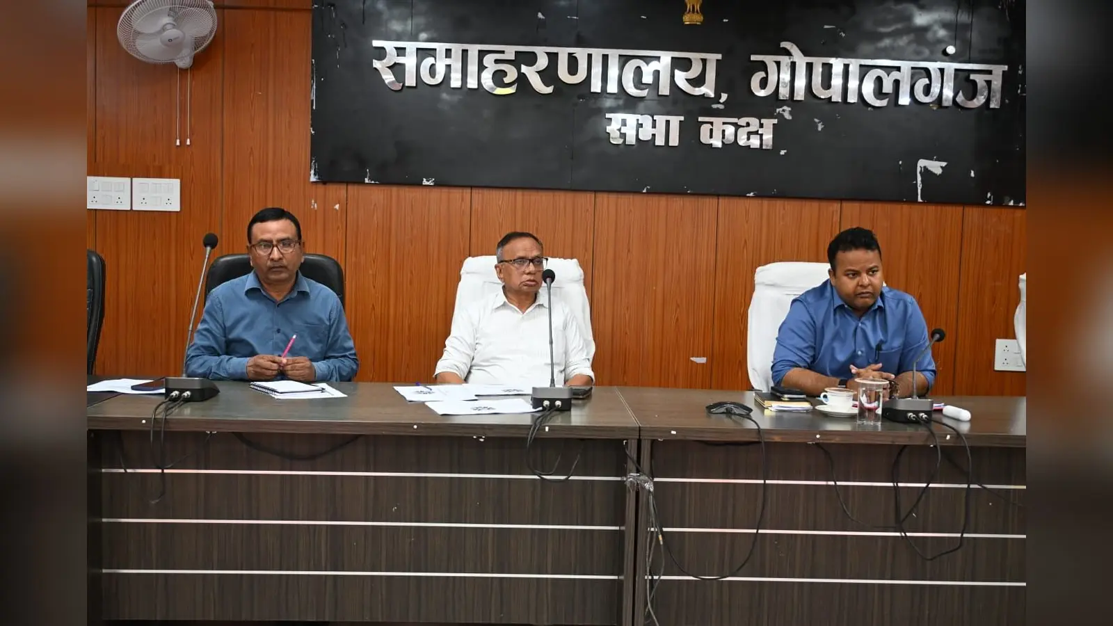 फोटो नं 14- स्वास्थ्य विभाग के अधिकारियों के साथ समीक्षा करते डीएम | Prabhat Khabar Network फोटो नं 14- स्वास्थ्य विभाग के अधिकारियों के साथ समीक्षा करते डीएम | Prabhat Khabar Network