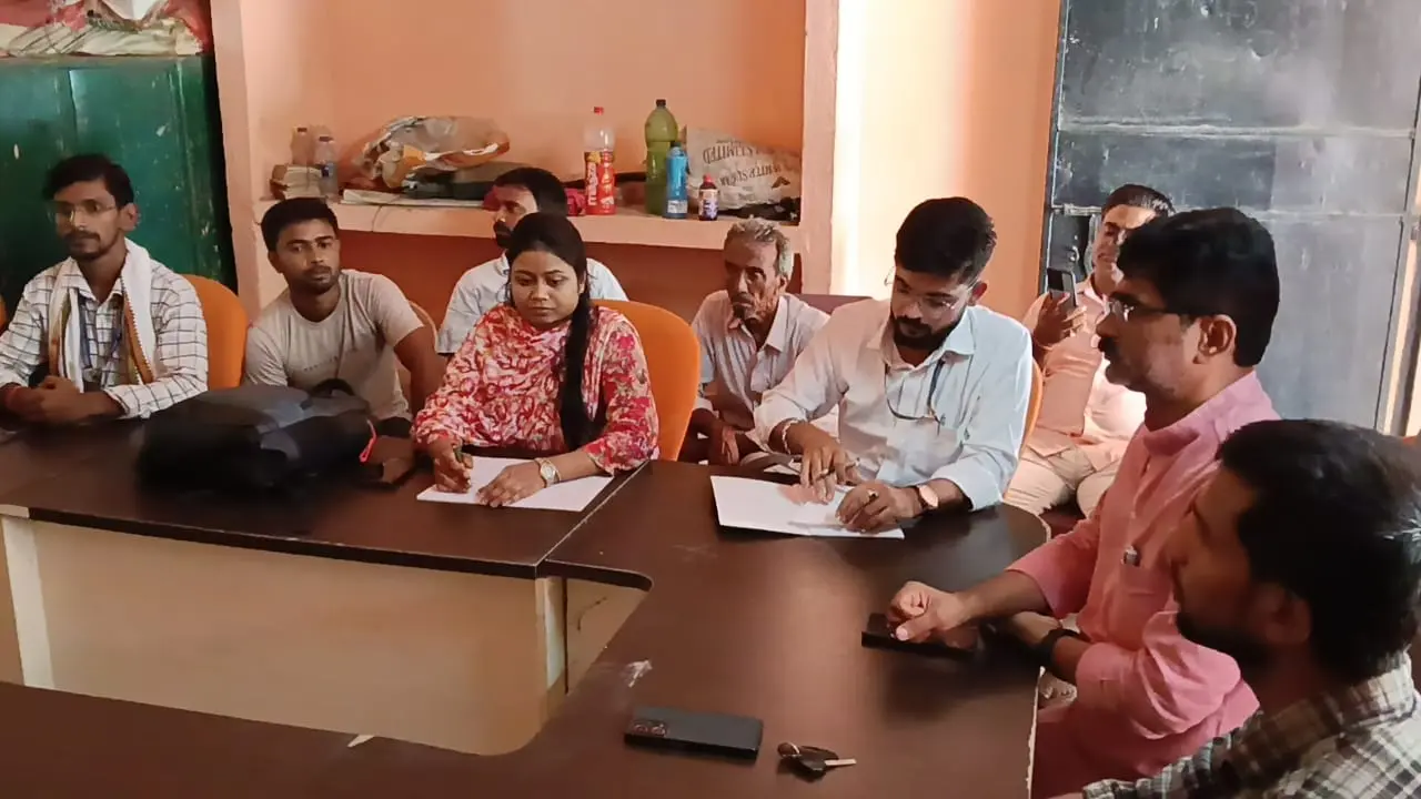 भूमि सर्वेक्षण को लेकर रामचंद्रपुर पंचायत में ग्राम सभा, रैयतों से सहयोग की अपील | Prabhat Khabar Network भूमि सर्वेक्षण को लेकर रामचंद्रपुर पंचायत में ग्राम सभा, रैयतों से सहयोग की अपील | Prabhat Khabar Network