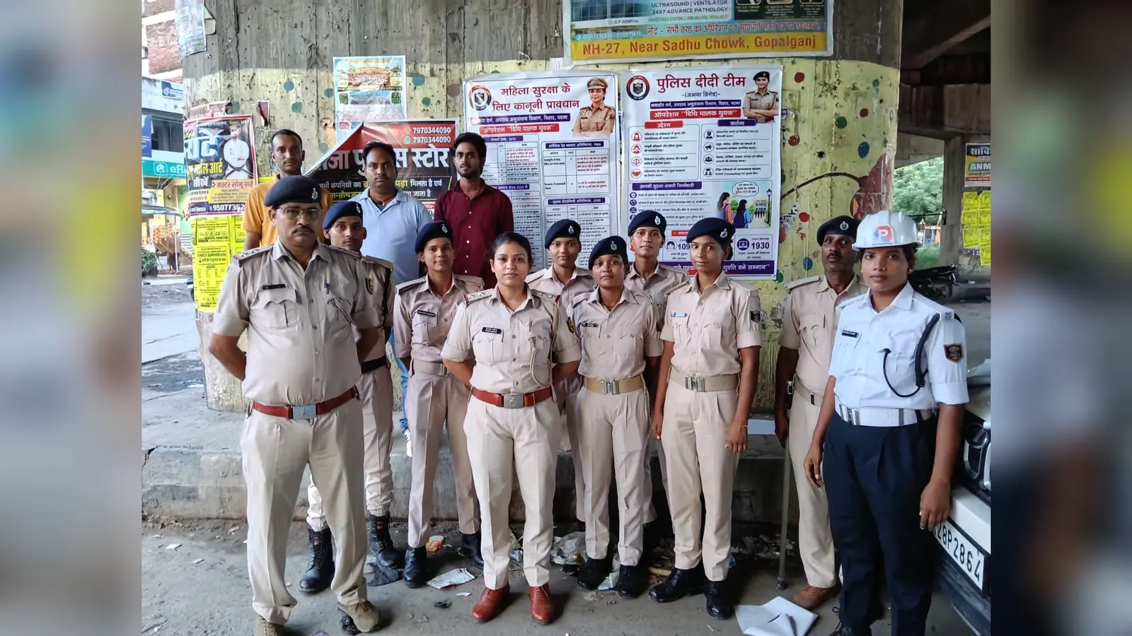 फोटो नं 108. एएचटीयू टीम और महिला पुलिस टीम का संयुक्त प्रयास की तस्वीर. | Prabhat Khabar Network फोटो नं 108. एएचटीयू टीम और महिला पुलिस टीम का संयुक्त प्रयास की तस्वीर. | Prabhat Khabar Network