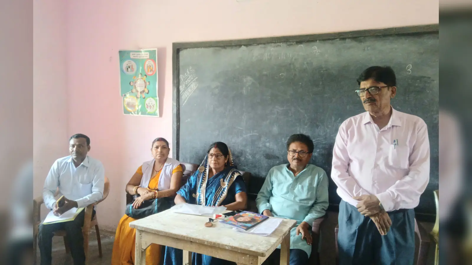 चकवा गांव में हुए ग्रामसभा का फाइल फोटो | Prabhat Khabar Network चकवा गांव में हुए ग्रामसभा का फाइल फोटो | Prabhat Khabar Network