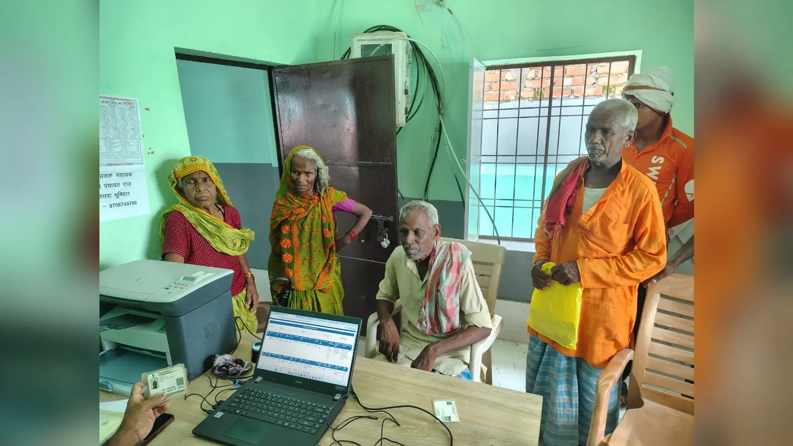 जीवन प्रमाणीकरण कराते पेंशनधारी | Prabhat Khabar Network जीवन प्रमाणीकरण कराते पेंशनधारी | Prabhat Khabar Network