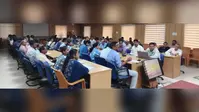 शिवहर: डीएम प्रतिभा रानी ने लंबित वारंट और नीलाम पत्र वादों की समीक्षा की, अधिकारियों को दिए सख्त निर्देश