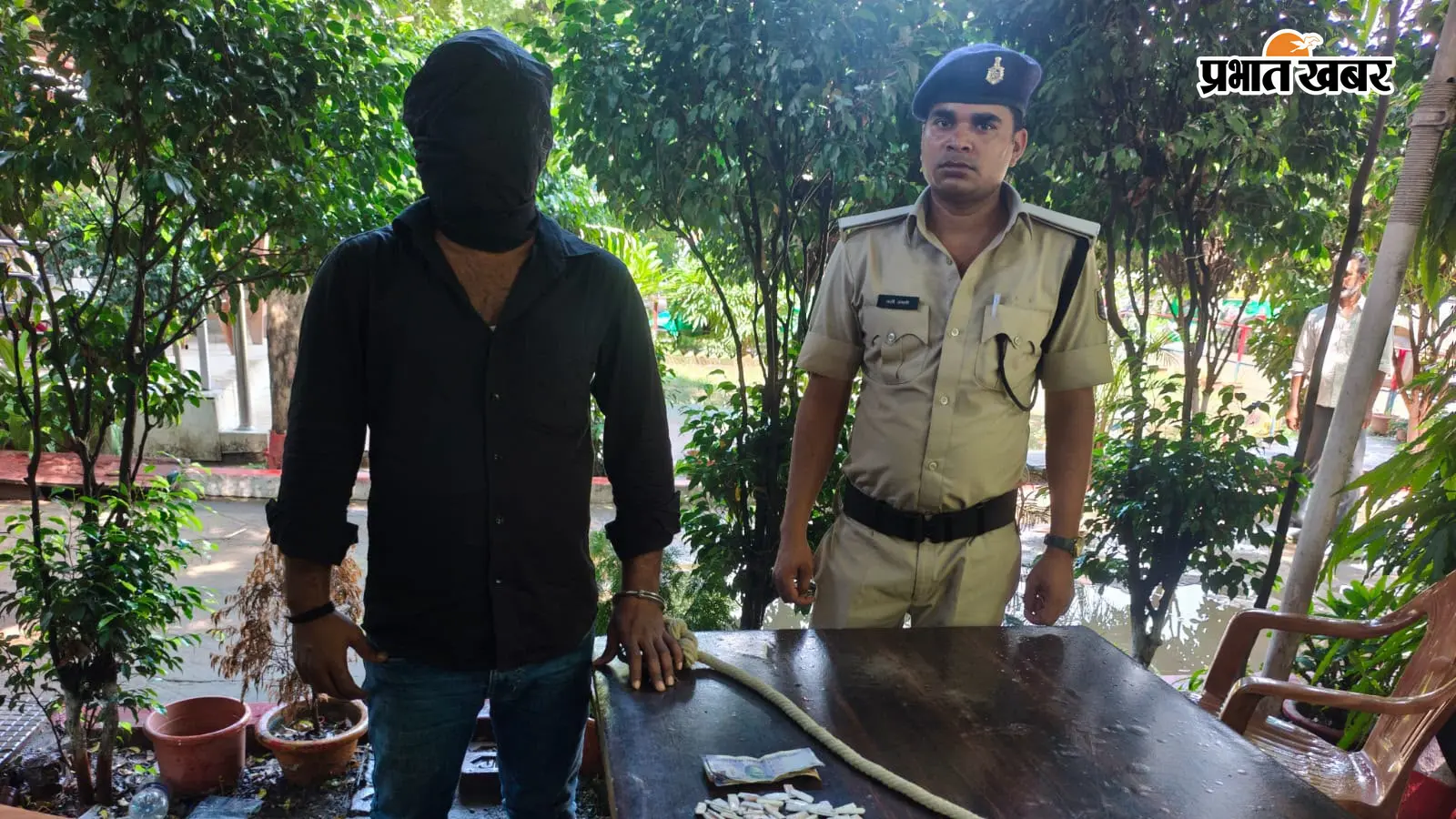 बिहटा: 100 पुड़िया स्मैक संग तस्कर गिरफ्तार बिहटा: 100 पुड़िया स्मैक संग तस्कर गिरफ्तार