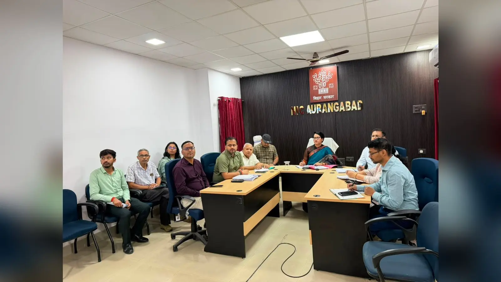 बैठक में शामिल डीडीसी व अन्य | Prabhat Khabar Network बैठक में शामिल डीडीसी व अन्य | Prabhat Khabar Network