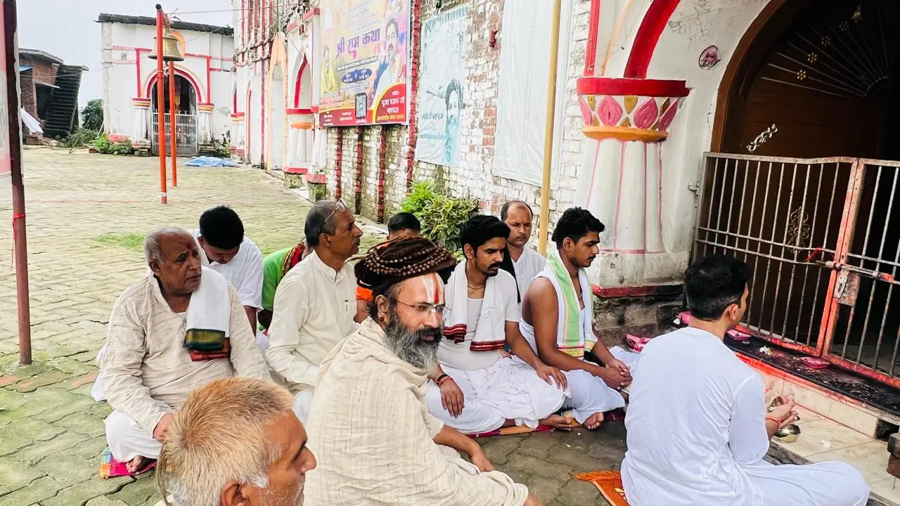 पाठात्मक शतचंडी महायज्ञ करते विप्रजन | Prabhat Khabar Network पाठात्मक शतचंडी महायज्ञ करते विप्रजन | Prabhat Khabar Network