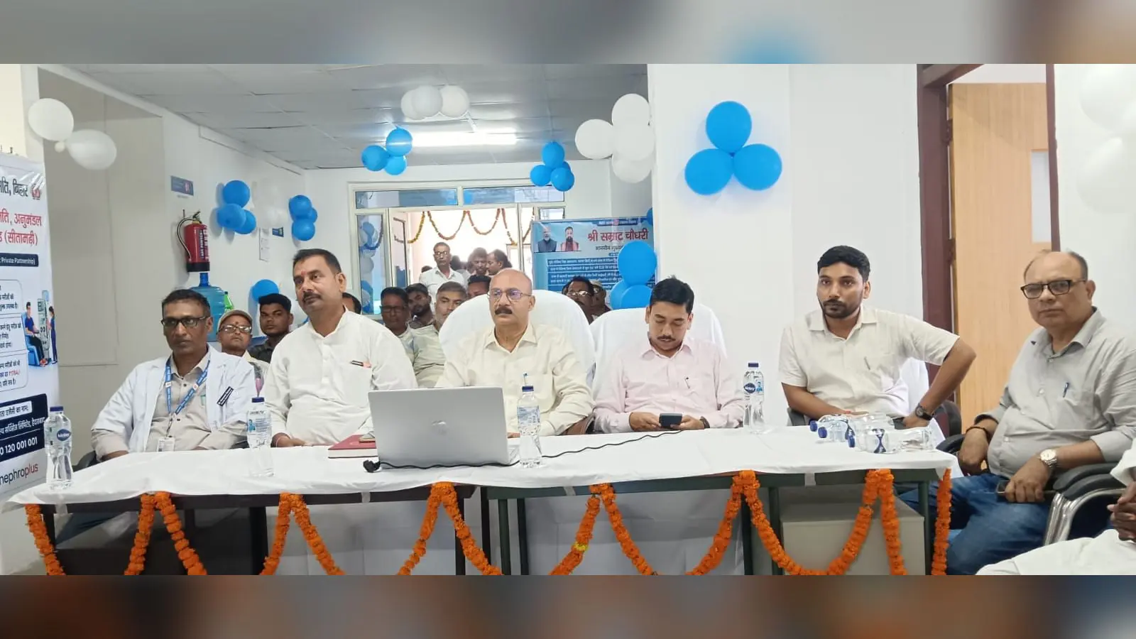 उद्घाटन के दौरान सिविल सर्जन अनुमंडल पदाधिकारी व अन्य | Prabhat Khabar Network उद्घाटन के दौरान सिविल सर्जन अनुमंडल पदाधिकारी व अन्य | Prabhat Khabar Network