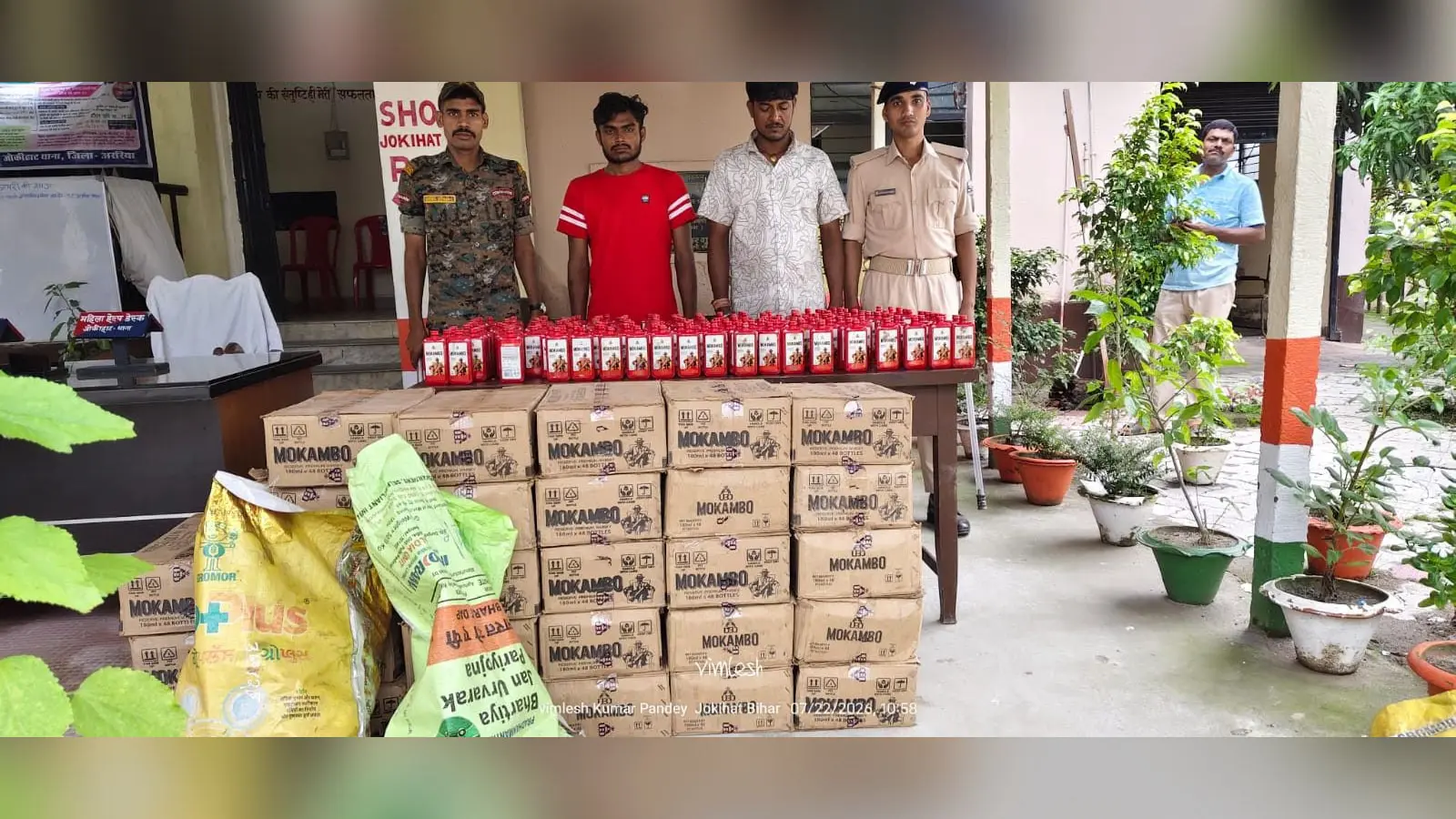 फोटो-6- पुलिस गिरफ्त में तस्कर व जब्त विदेशी शराब | Prabhat Khabar Network फोटो-6- पुलिस गिरफ्त में तस्कर व जब्त विदेशी शराब | Prabhat Khabar Network