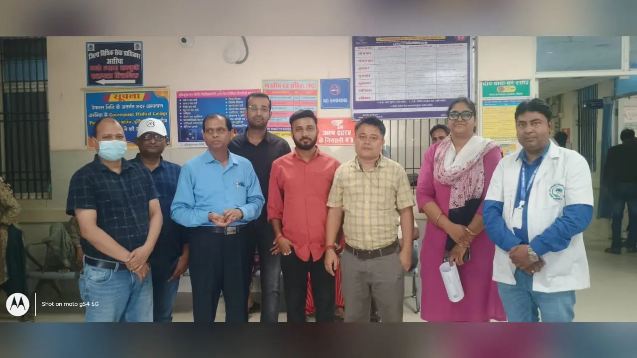 फोटो:- हड़ताल के दौरान मौजूद डीएस व चिकित्सक | Prabhat Khabar Network फोटो:- हड़ताल के दौरान मौजूद डीएस व चिकित्सक | Prabhat Khabar Network